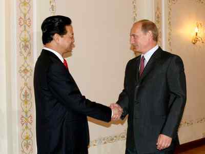 Nguyen Tan Dung si Putin