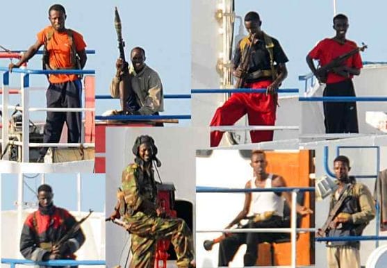 Piratii somalezi ameninta securitatea transporturilor maritime internationale