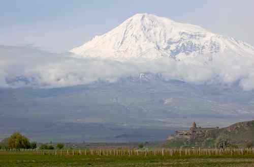Muntele Ararat, considerat locul unde s-a oprit "Arca lui Noe"