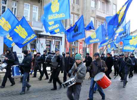 Formatiunea nationalista ucraineana Svoboda ameninta pacea interetnica din Transcarpatia