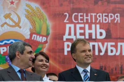 Liderul separatist transnistrean, Evgheni Sevciuk (dreapta)