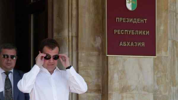 Medvedev intareste Abhazia, Saakasvili cere eliberarea ei